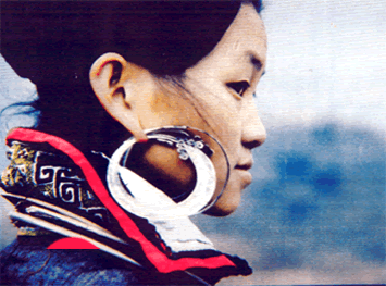 Hmong Thrills collects art, images, videos, articles of Hmong people and Hmong traditional and contemporary culture from across the net.