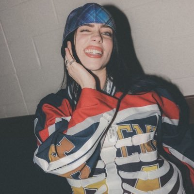 adelespizza's profile picture. i saw Adele live. next goal is to see Billie.