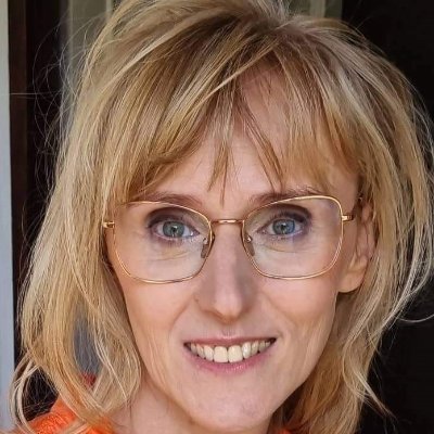 autorka książek, dziennikarka, medioznawca, dr nauk humanistycznych, nauczyciel akademicki, UKSW w Warszawie