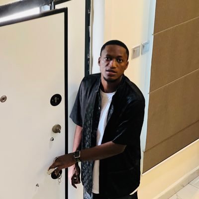 ibeeofficial123's profile picture. IBEE to THe MF WORLD 🌎🥶❤️, //AFROBlend👻🎼// Songwriter. Follow on ig @ibeeofficial