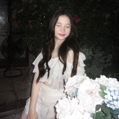 jeanlyrisa's profile picture. 𓏳 ˚ 여름에 마음을 전하다 𓈒 ⊹ * ⠀ ⠀⠀⠀⠀⠀｡ ˚🚲2008𓈒 𓈒