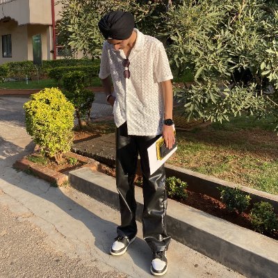 I Code,
Currently in love with tech,
Let's Connect & Grow together, Building in Public !!