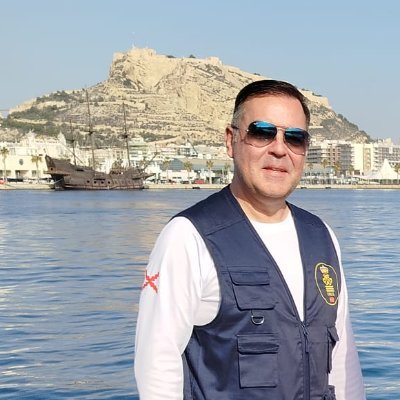 ¡Hola!. Soy Manuel Diaz Moreno, Patrón profesional PPER y Capitán de Yate, Ofrezco #viajes #navegacion y #aventura en #barco y #yate en #costablanca #alicante.