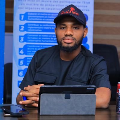 SIMPLE GOMBOMAN 🎙🙏❤🇬🇳.
PDG DE THINDEL COM.
Entrepreneur.
Photographe.
Réalisateur.
Journaliste reporter d'images.