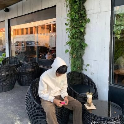 mmoe02825's profile picture. 