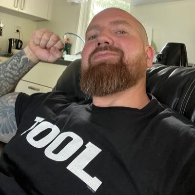 JaniVicarious76's profile picture. Rakt på, med knuten näve utan ånger @astonvilla