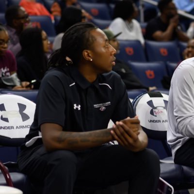 davion_worthy's profile picture. Southern Illinois Women’s Basketball Manager Of Operations