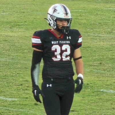 |16 years old|
rb/lb
|ht-5,10|
weight-195
squat-325
bench-235
40yrd dash- 4.8
|emails-laxdrew08@gmail.com