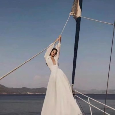 xiao_summer's profile picture. (This is pretty much a fanpage) | Aspiring Writer | Naturalist | Minimalist | Some insane fan of Lana Del Rey, @billieeilish, @taylorswift13, @harrypotter