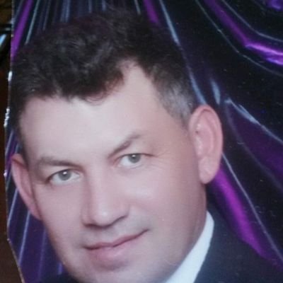Oscar zapata ,trabajador honesto, sincero con conocimiento profesional del area de periodismo y la comunicacion