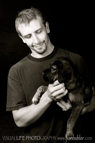 Dennisamorehous's profile picture. 