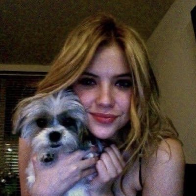 idkhannamarin's profile picture. we listen and we dont judge