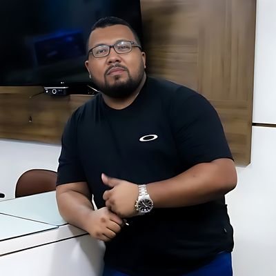 • 34 Anos • O+ • Católico • Jornalista
• Cinegrafista • Produtor de Vídeos
• @vascodagama • @portalcs11