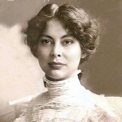 Yedazul's profile picture. Nomás ando por la vida esponjándome como gato. 🐈
En esta cuenta se defiende a las mujeres, las niñas, los niños y los animales no humanos.