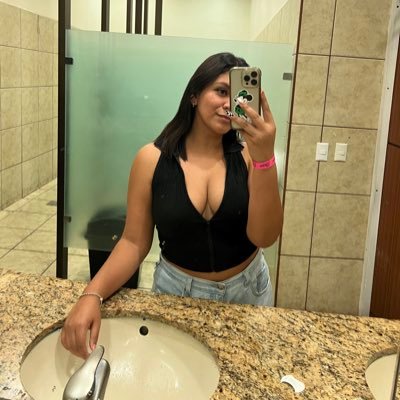 HndzAndrea's profile picture. feminasty • virgoddess 𓆰𓆪