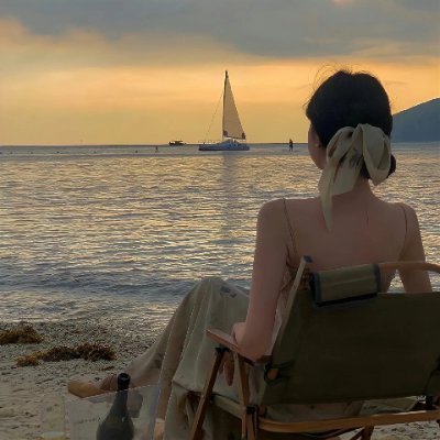Love sunsets, carbs and awkward moments. 🌅🍞struggle a