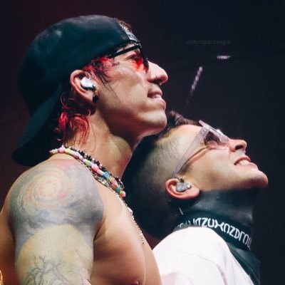 kmfdem's profile picture. 22 ♡ multifandom but mostly tøp