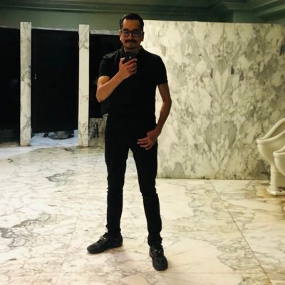 Demasiado chairo para mis amigos fachos. Demasiado facho para mis amigos chairos. ♋️