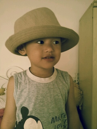 Studied research in her spare time,proud mommy of bebe Al,bag freak,shoes freak,wife of @tommy_batman