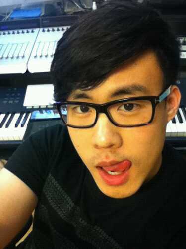 snowfingerb's profile picture. [85.06.02]봇생성=11.10.19 (실제 snowfinger님에게 허락 맡은)Snowfinger 봇입니다 (원조)싱크 노력중이에요 저는 싱어송 라이터에요 저는 팬서비스 대신하는 봇입니다 I'm not real snowfinger;; I'm his bot