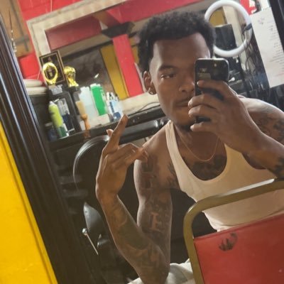 Dixie Boyy ...6’4 😁 Married to the money. sc:teezycainn #SkinnyNiggaTwitter .