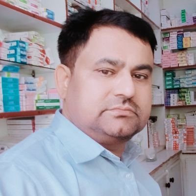 drsibtainshah's profile picture. ‏سوچوں کے تسلسل نے مجھے گھیر لیا ھے
اور مسئله هر بار نیا سوچ رها ھوں-

انور مجھے اس وقت عجب سوچ هے درپیش
میں سوچ رهاھوں که میں کیاسوچ رها ھوں؟