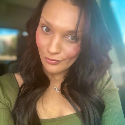sammashore's profile picture. I’m Sam 💖 everyone’s fav satire mental health blogger 🤌🏼💃🏻 frontend dev 🦋 & founder of the first polyamorous dating app ♥️✨
