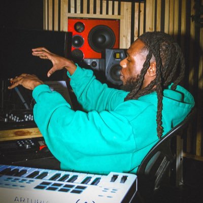 @internetmoney Keyboardist/Producer | inquires: isaiahvalmontmgmt@gmail.com | mgmt: @hefstradamus | UMass Amherst Alumnus 👨🎓