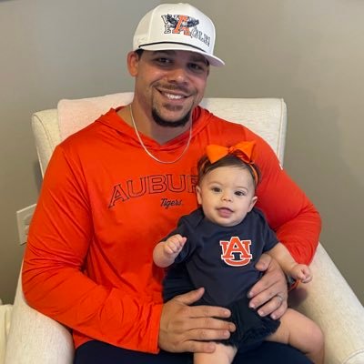 ja_martin1's profile picture. God-Family-War Eagle 🦅