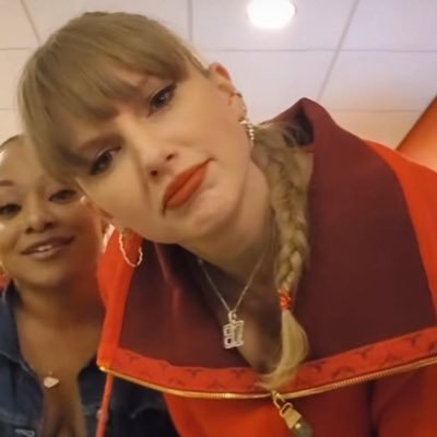 taylor swift stan since debut | 24 | mama 👧🏼🧒🏼🐱• feminist • future rn 👩🏻⚕️ | fl | crafty & bookish 🧶📚 intern of the tortured poet dept 🤍🤓