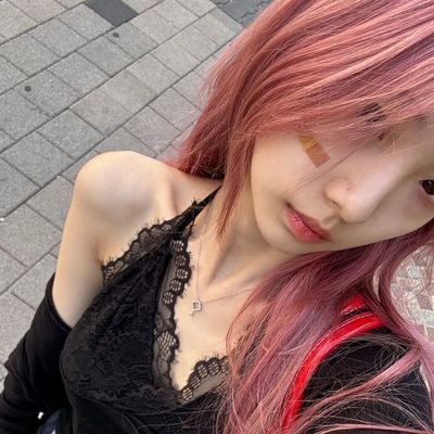 saniedade's profile picture. 