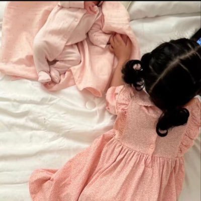 لو كانت فقيدتي بجانبي لهانت عثرات الحياه   منذ ذالك اليوم تلاشت ابتسامتي ودفن قلبي فقد تركتني فقيدتي.
