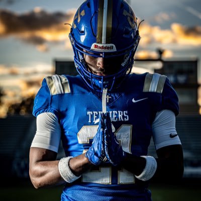 5’8 156lb RB/CB Vandebit Catholic High School C/O2025 GPA: 3.5 /40 time:4.49|100m: 10.9/ 200m: 23.00/Email: robertsandolph2007@gmail.com Coach: @CoachB_Wallace