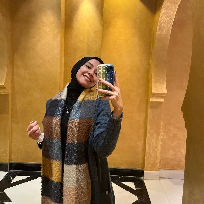 _Noouurr_M's profile picture. 𝙳𝚘𝚗'𝚝 𝚐𝚎𝚝 𝚝𝚘𝚘 𝚌𝚕𝚘𝚜𝚎, 𝚒𝚝'𝚜 𝚍𝚊𝚛𝚔 𝚒𝚗𝚜𝚒𝚍𝚎. 🌚