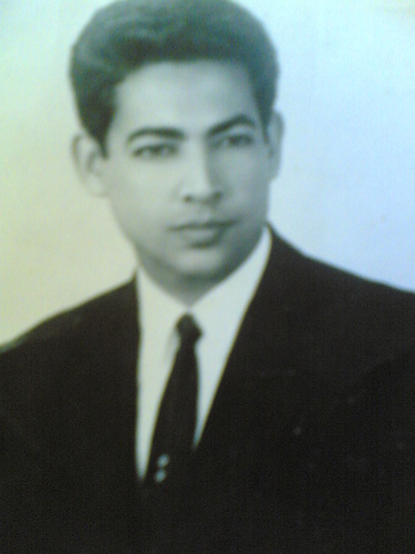 weefof's profile picture. ‏****بنت الشيخ عبيد الله****
سأطيلُ لكـ الحديث .. عن أبي !
فلاتقاطعني وأنصت !
فلو رأيتني بعينيه.. لعلمت وأيقنت
بأنني كـعادٍ .. التـي لم يخلق مثلها فـِي البلاد!