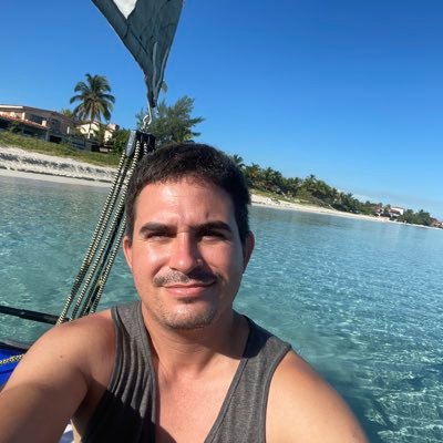 Emprendedor…Co-Propietario de Bb’s 🍫 y Habanece Vacations 🏨🛄🛬