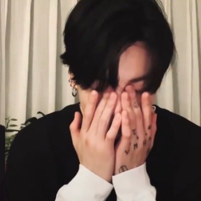 ⟭⟬E ARE B⟬⟭CK⁷ (inactive)さんのプロフィール画像