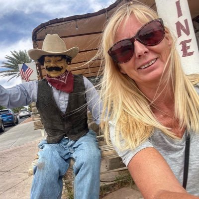 Selina12879391's profile picture. I’m babysitter