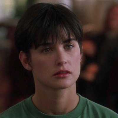 Rwa_sul's profile picture. كاتبة| «أُشيّدُ جبلاً من القشّ.. صاعداً نحو قمَّة العبث..»