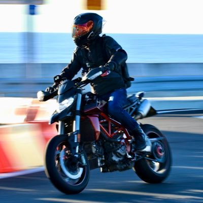 クソみたいなツイートしかしない精神異常者です🥺
CB400SF NC42→CBR1000RR SC59→Hypermotard 950SP #EatShit