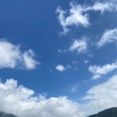 あお(碧、青、蒼)色、空や宇宙、海、キラキラしたものが好きです。そしてゆるーくまったりなFANKSです。41周年ものんびり満喫してます。