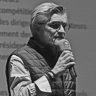 Chef d’entreprise. Politiquement passionné et parfois poil à gratter. Militant carté RPR ➡️UMP ➡️LR puis …rien jusqu’à David Lisnard et Nouvelle Énergie .