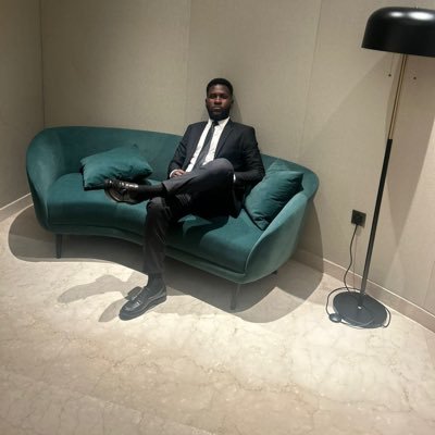 kevinlikombe's profile picture. C'est toujours Ceux qui en font moins qui parlent trop...bref je suis le fils de ma mère et de mon père 😎