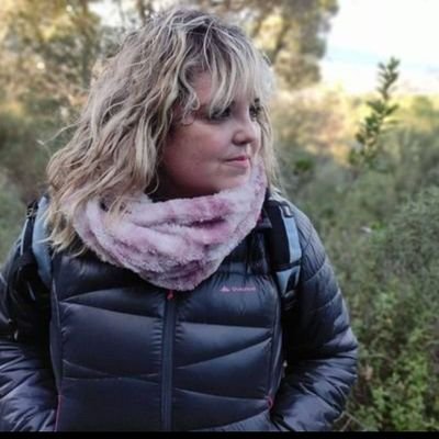 Positivas super fan incondicional de Chenoa. Me encanta todo tipo de deporte,bailar,la música,viajar,leer y soy muy amiga de mis amigos.
