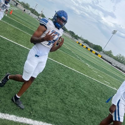6”6 210 lbs email-waggonerjr7@icloud.com #JUCO PRODUCT. Multi sport athlete🏈🏀 looking for a new juco!!