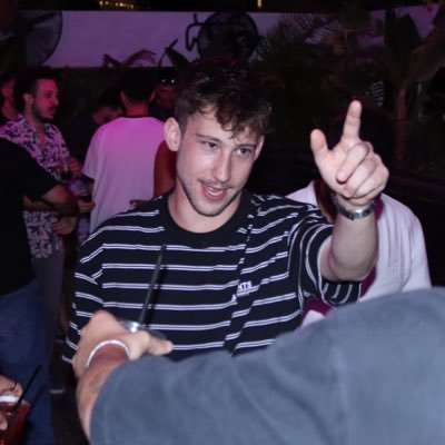 k_shahak's profile picture. מכביסט, סובל בצהוב ומר קבב