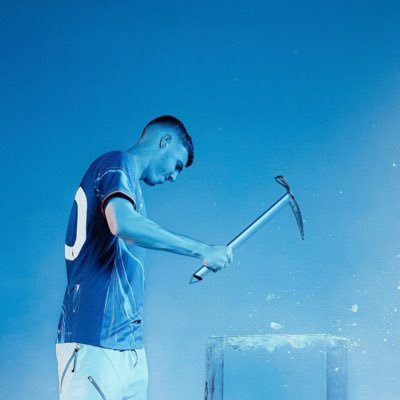 SundusHuss34247's profile picture. London is blue