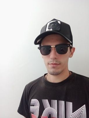 Periodista de @LaVerdadVargas. Fanático del Real Madrid y soda stereo. Defensor de la democracia y la libertad de expresión. Me gusta el whisky, café y pasticho