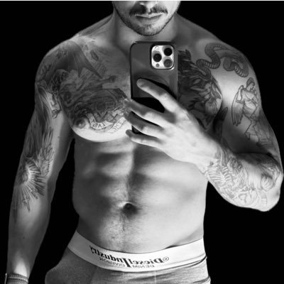 Neste perfil pretendo apresentar uma parte literalmente mais íntima de mim para vocês! Espero que curtam! Valeu! Sejam Felizes! 🔞