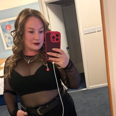 xKateKatx's profile picture. ⭐Per Aspera Ad Astra⭐ Book Dragon🐉//Tea Drinker☕//Imaginary Swashbuckler⚔//